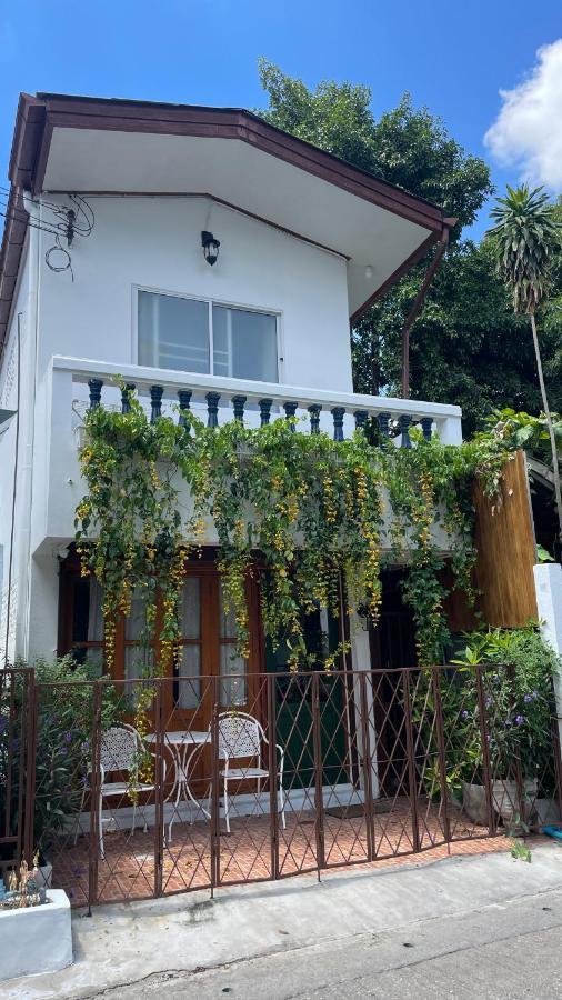 Cozy House In Middle Of Old Town Chiangmai Villa *